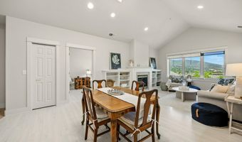 969 Golden Aspen Pl, Ashland, OR 97520