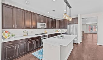 2109 MAIN LINE 102, Alexandria, VA 22301