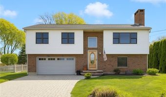 11 Renfrew Ave, Middletown, RI 02842