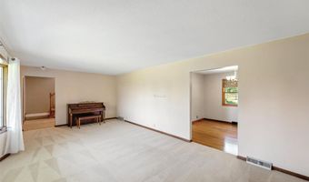 1404 Nile Kinnick Dr S, Adel, IA 50003