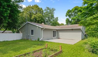 1602 Golden Oak Ln, Madison, WI 53711