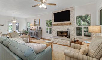 8 Dolphin Point Dr, Beaufort, SC 29907