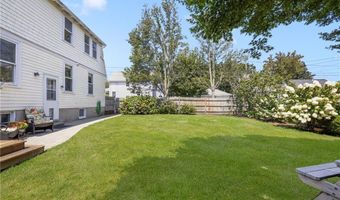 10 Eustis Ave, Newport, RI 02840