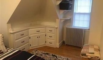 11 Admiral Kalbfus Rd, Newport, RI 02840