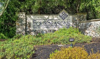 16 Greenways Ln, Lakewood, NJ 08701