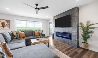 1190 Berkshire Ln, North Liberty, IA 52317