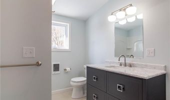 429 Forest Ave, Middletown, RI 02842
