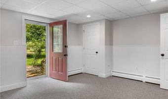 91 Woodridge Dr, North Kingstown, RI 02874