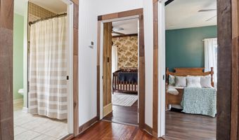 103 W KING St, Abbottstown, PA 17301