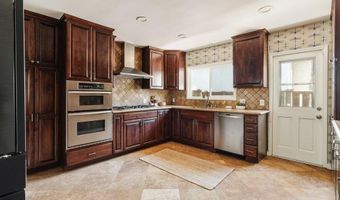 2061 N Roosevelt Ave, Altadena, CA 91001
