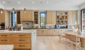 4050 Contera Rd, Encino, CA 91436