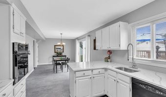 15 Inglewood Ln, Aberdeen, NJ 07747