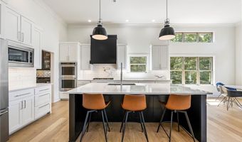 2808 Palisades Cir, Bentonville, AR 72712