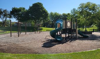 1661 Kensington Dr, Algonquin, IL 60102