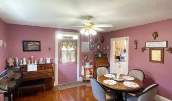 811 Broad St, Altavista, VA 24517