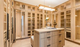 16711 Moorpark St, Encino, CA 91436