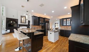 765 Falls Landing Ct, Alpharetta, GA 30022