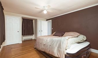 8 Somerset Rd, Cranston, RI 02910