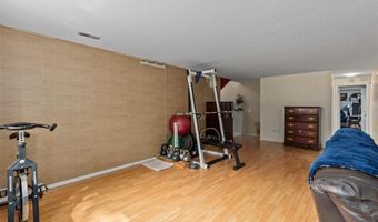 237 Valleyoak Ct, Ballwin, MO 63021