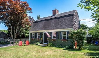 7 Boulevard E, Middletown, RI 02842