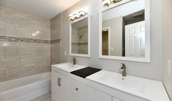 9397 Villa Woods Dr 213, Avon, IN 46123