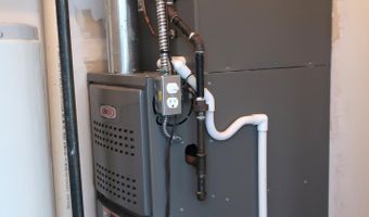 1631 Weatherstone Dr, Ann Arbor, MI 48108