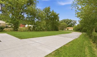 915 S Hudson Ave, Aurora, MO 65605