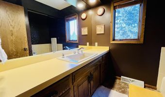407 NE 17th Ave, Aberdeen, SD 57401