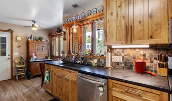 916 Hillcrest Dr, Adrian, MI 49221