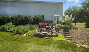 5709 Oak Crest Hill Rd SE, Riverside, IA 52327