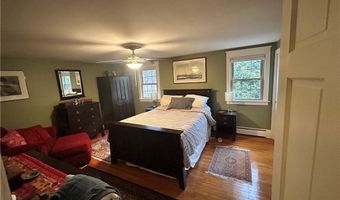 7 Boulevard E, Middletown, RI 02842