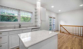43782 BROOKLINE Ter, Ashburn, VA 20147