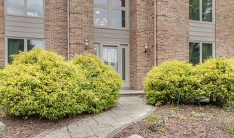 420 Fairway View Dr, Algonquin, IL 60102