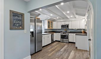 8 Lincoln Ave, Bristol, RI 02809
