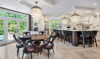 81 Crest Dr, Cranston, RI 02921