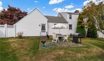 36 Willow Ave, Middletown, RI 02842