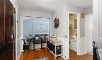 4 Twain Dr, Allentown, NJ 08501