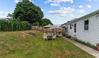 1107 Hope St, Bristol, RI 02809