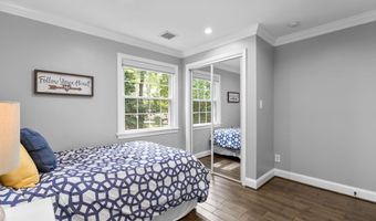 8605 ARDFOUR Ln, Annandale, VA 22003