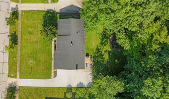 300 Chatham Dr, Aurora, OH 44202