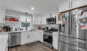 8 Gale Ct, North Providence, RI 02904