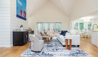 247 Glen Hill Dr, North Kingstown, RI 02874