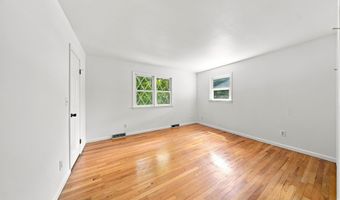 4 Laurel Dr, Albany, NY 12211