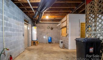 400 Three Dog Mountain Rd, Bakersville, NC 28705