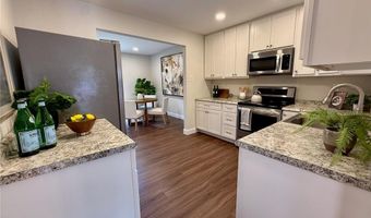 2373 Hiddengarden Ct, Ballwin, MO 63021