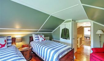 32 Chapin Rd, Barrington, RI 02806