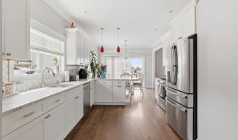 34 Meadow Ln, Amityville, NY 11701