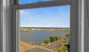 400 Deal Lake Dr 7J, Asbury Park, NJ 07712