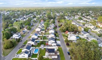 48 Poplar St, Beachwood, NJ 08722