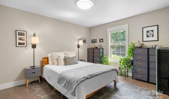 12 Buckshot Ridge Dr, Asheville, NC 28804